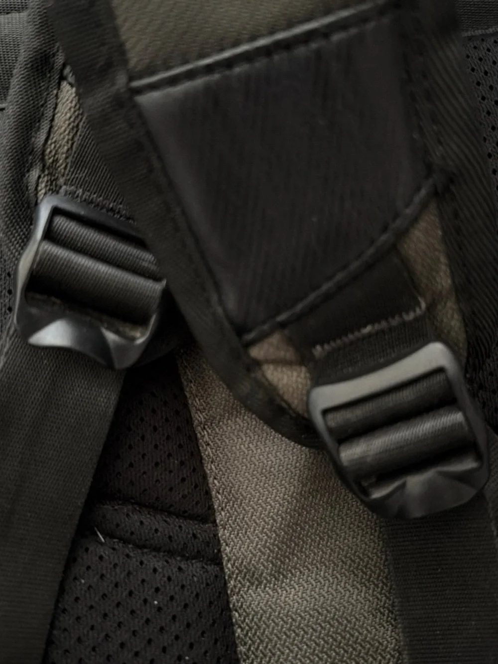 Samsonite Olive Green Men's Backpack with Black Accents